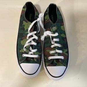 Camouflage converse tennis shoes size 6 never been worn brand new in box!
